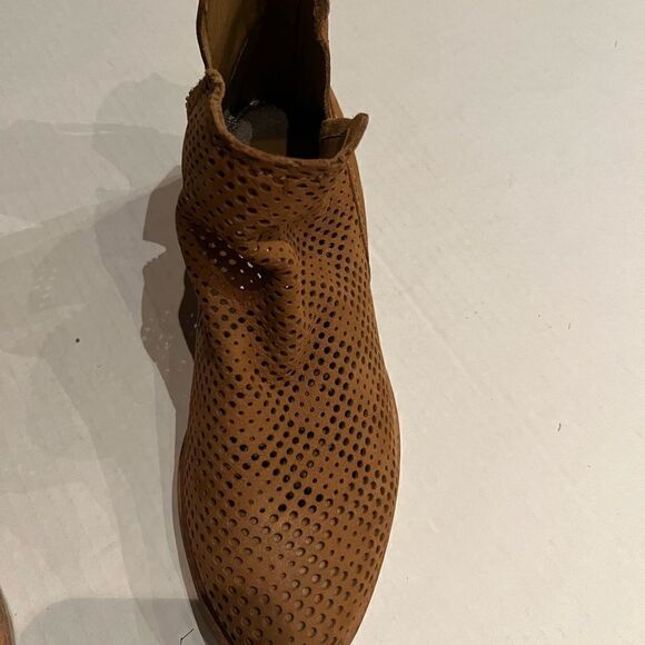 Dolce Vita booties rich chocolate brown color perforated 6.5 padded footbed - Picture 6 of 11